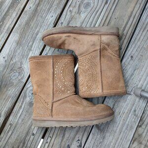 UGG Australia Women's Classic Short Boots – Size 7 (US)